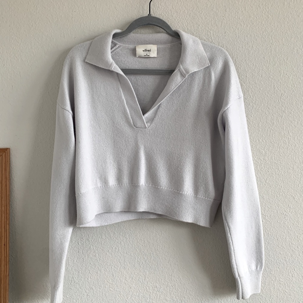 Aritzia Wilfred Light Gray V-Neck Cropped Sweater